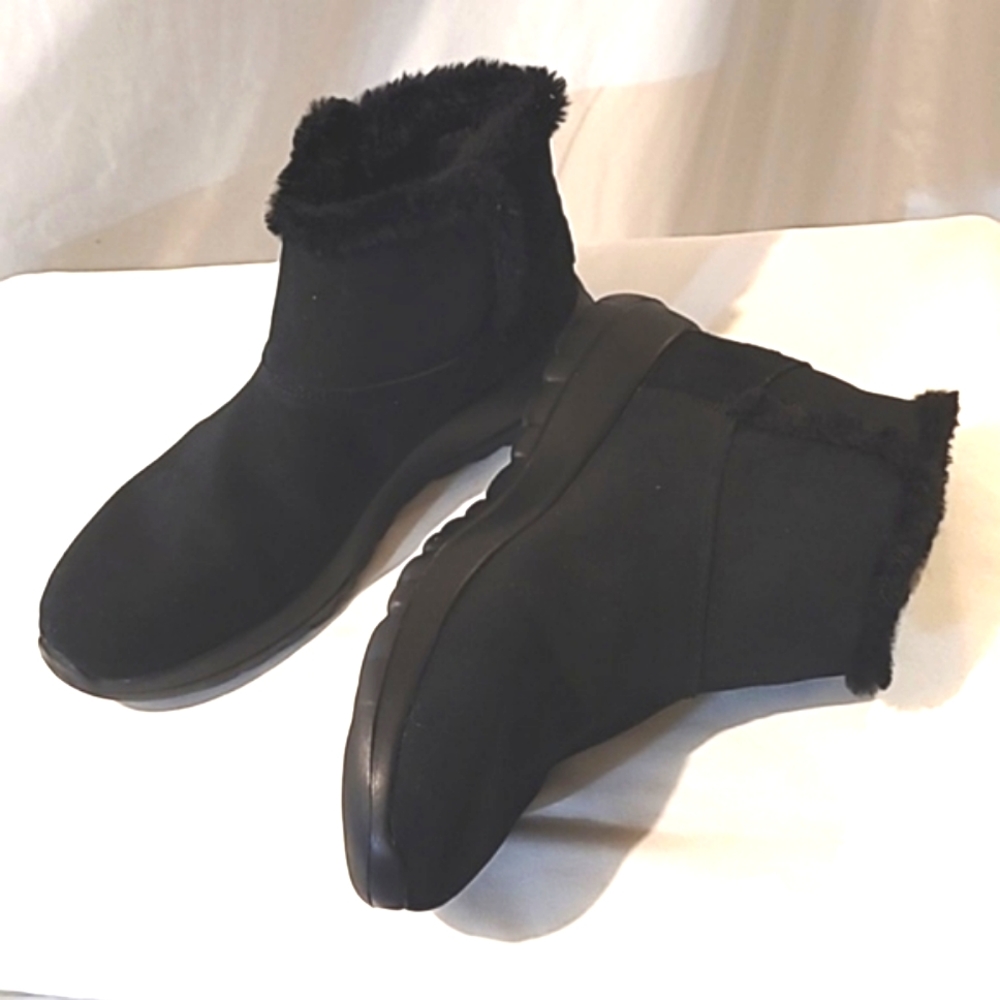 💕SALE💕 SKECHERS SUEDE SLIP-ON BOOTS